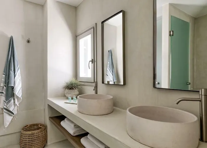 Giacomo By Rocks Estates *